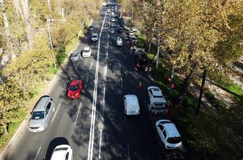 Día Nacional Sin Auto ocasiona cierres de calle y desvíos de tránsito en el centro de Santiago