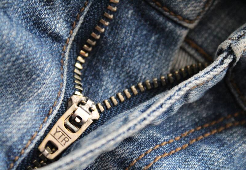 Este truco casero con un tenedor para arreglar un cierre te va a solucionar la existencia | Foto: Beefunky