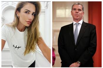 Con lujoso vestido y ambiente playero: Así fue el íntimo matrimonio de Carola de Moras y Felipe Bulnes