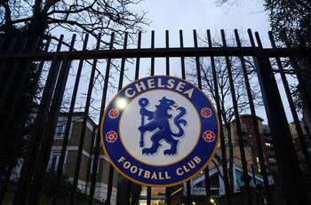 ¿Fuera de la Premier League? La razón y el plazo fatal que excluirían al Chelsea de la Primera División inglesa