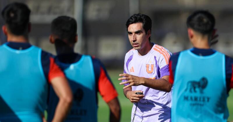 En su primer entrenamiento en U. de Chile. Foto: U. de Chile