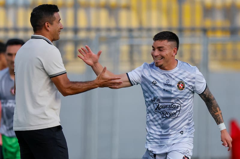 El club va en ayuda de los damnificados por los incendios en la zona centro-sur del país. Foto: Agencia Aton.