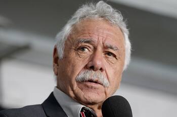 Carlos Caszely valoró el mensaje de Gustavo Álvarez tras la tragedia de Colo Colo: “Eres un hombre de fútbol”