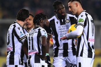 Generó una gresca de proporciones en el Udinese, está en la mira del Milan y le agradece su momento a Alexis Sánchez