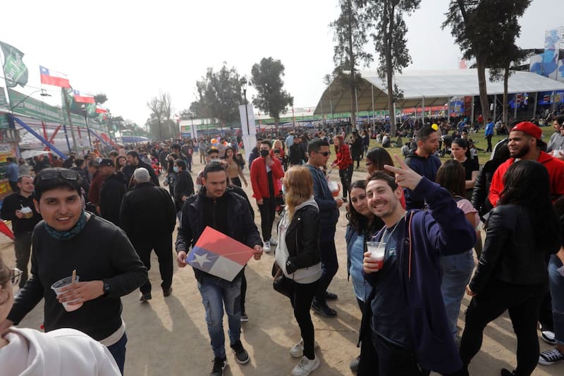 El aguinaldo dieciochero muchas veces se gasta en las populares fondas que se realizan en todo el país.