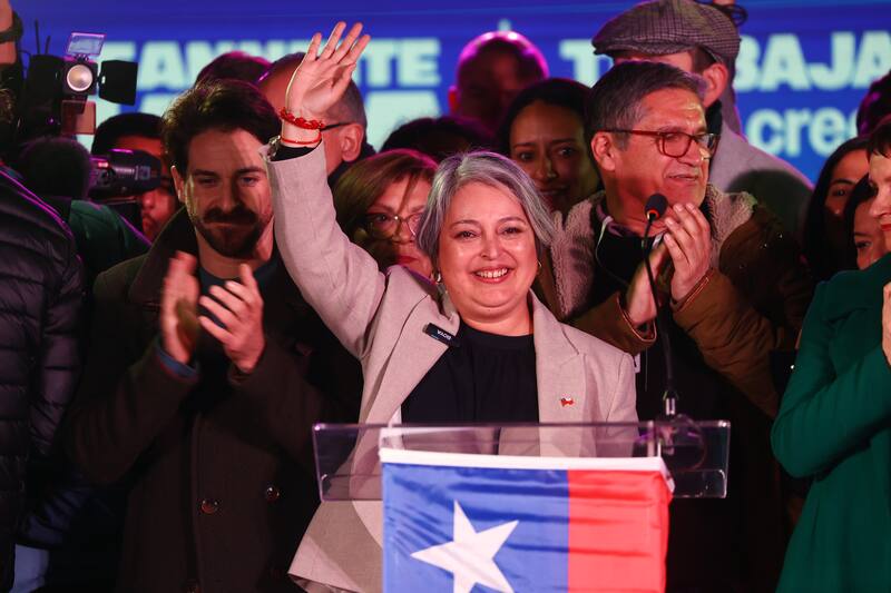 Santiago, 29 de junio 2025.
La candidata presidencial Jeannette Jara espera los resultados de las primarias presidenciales en su comando ubicado en la comuna de Santiago.
Jonnathan Oyarzun/Aton Chile