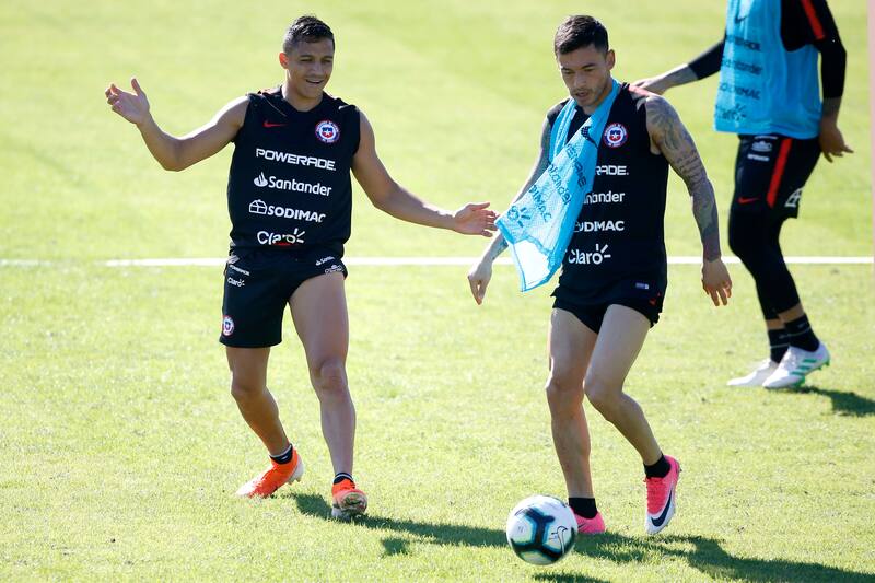 podría ser compañero de Charles Aránguiz Foto: Aton