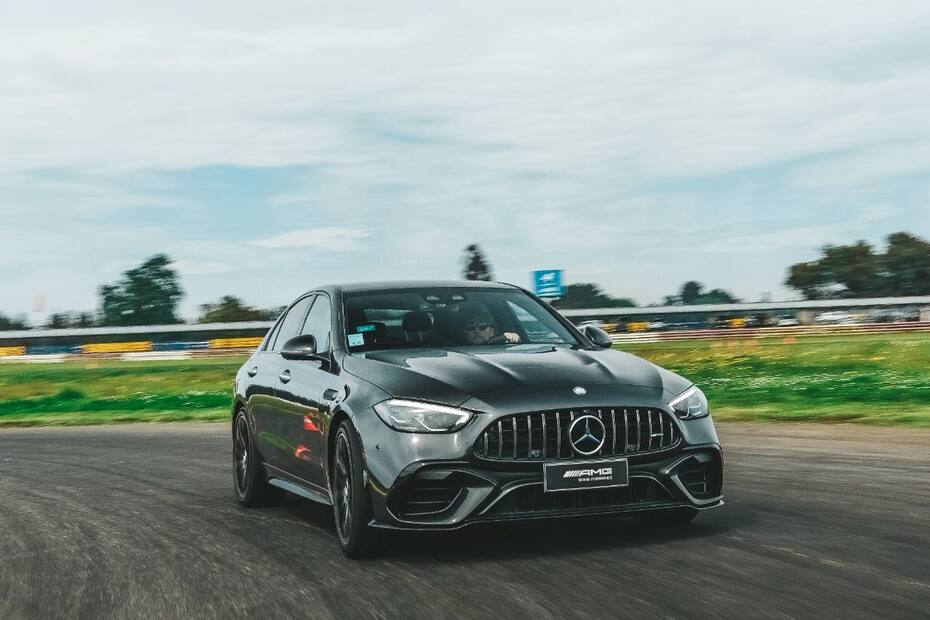 El nuevo Mercedes-AMG C 63 S E Performance llegó a Chile con tecnología híbrida enchufable