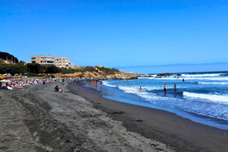 El inmejorable borde costero para recorrer antes de que acabe el verano. Créditos: Google Maps.