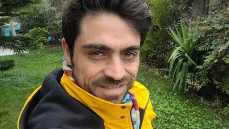 Etienne Bobenrieth se lució bailando al ritmo de "Flashdance" en las grabaciones de "#PobreNovio"