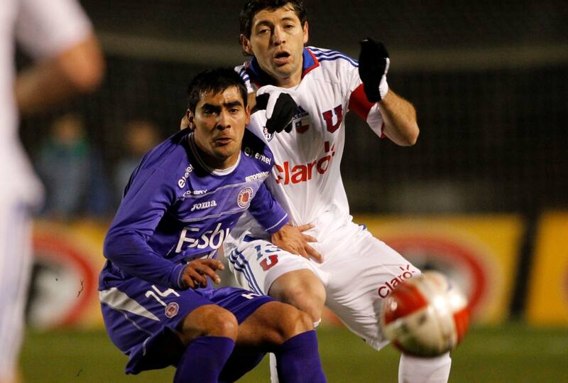 Con la camiseta de Deportes Concepción.