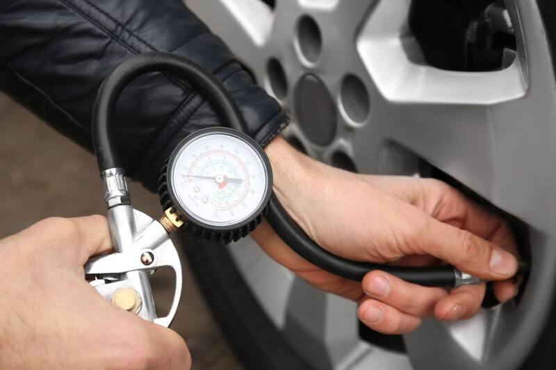 La correcta presión en los neumáticos mejora la seguridad y la eficiencia