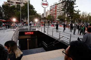 Tras cuatro años cerrada: Reabren acceso poniente de estación Baquedano del Metro