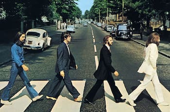 Efemérides de HOY, 8 de agosto: The Beatles se toma la fotografía más icónica en la historia de la música moderna