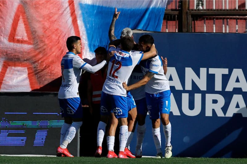 Los Cruzados buscan volver a los abrazos en Copa Chile. Foto: Agencia Aton.