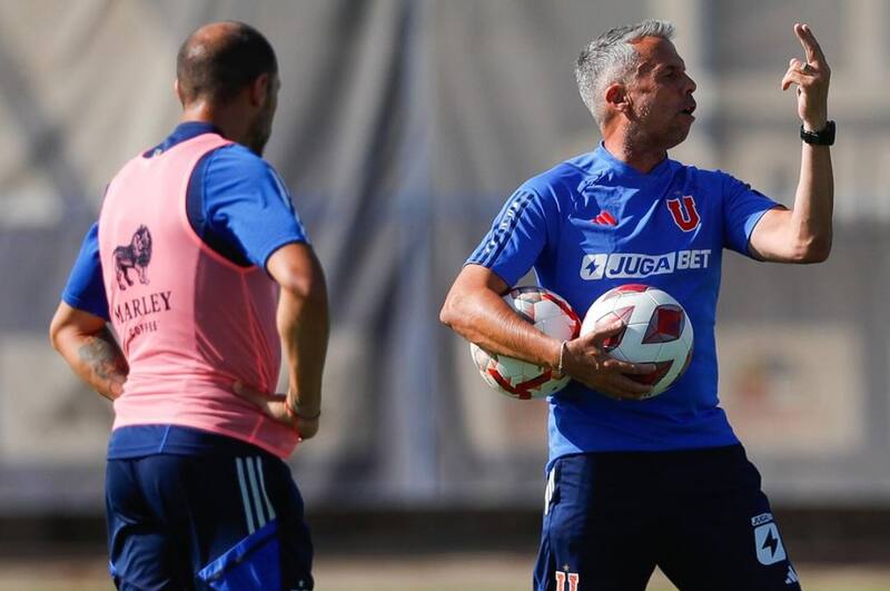 Gustavo Álvarez cambió la planificación de entrenamientos de la U. Foto: Prensa UCH.