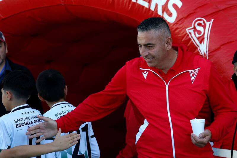Cayó en su debut como entrenador de Wanderers. Foto: Andrés Pina/Photosport