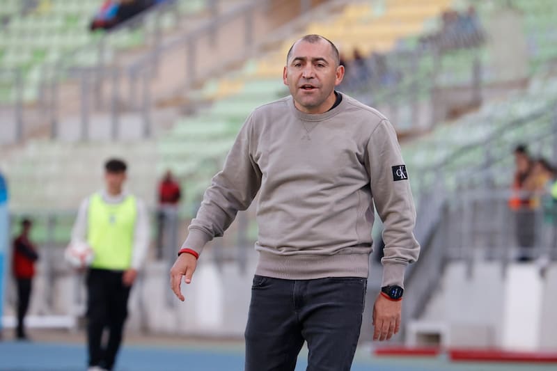 dirigiendo a Barnechea en Valparaíso. Foto: Aton.