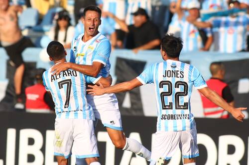 Con Esteban Paredes y una leyenda del Mundial 1962: la prestigiosa lista a la que se sumó Christian Vilches con su gol en Copa Libertadores