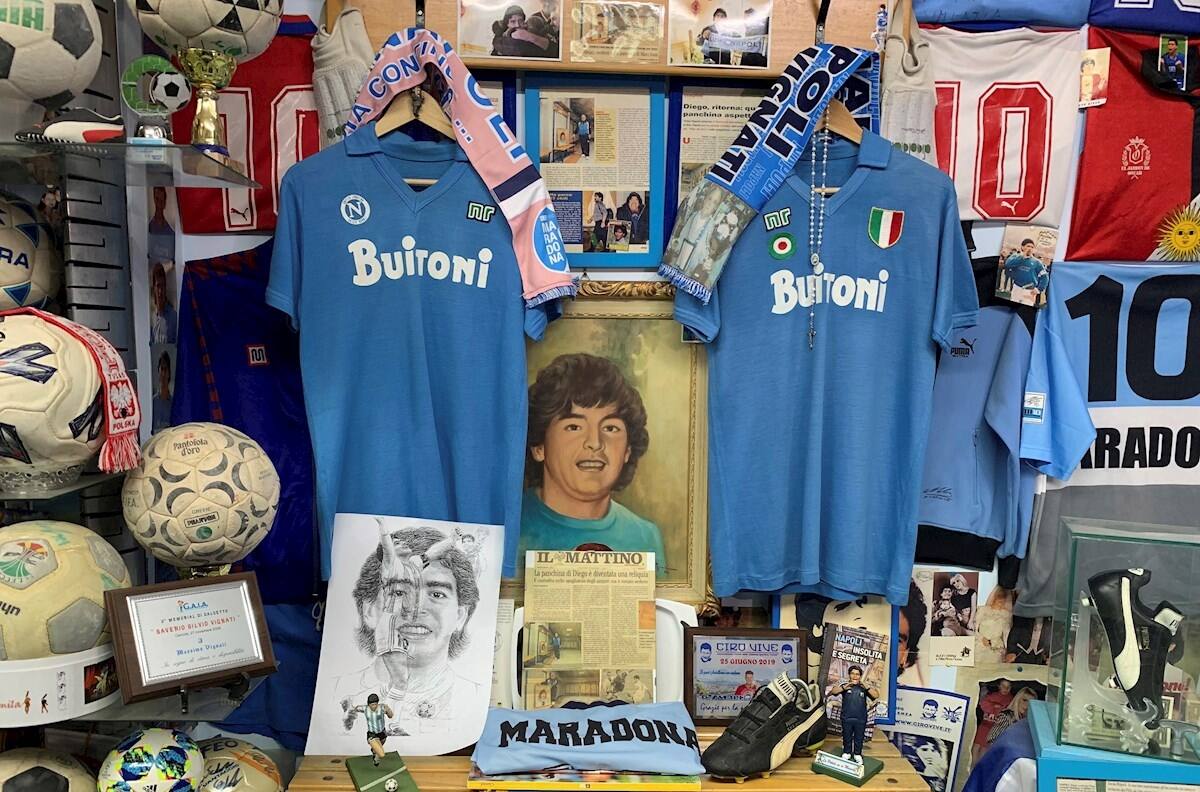 Los increíbles regalos para Diego Maradona que están retenidos en la aduana Argentina