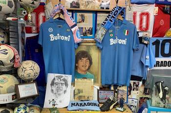 Los increíbles regalos para Diego Maradona que están retenidos en la aduana Argentina
