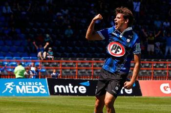 ¿Se puede? Omar Merlo está inscrito en dos equipos tras ser fichado por la U. de Concepción