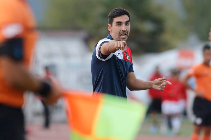 El técnico busca un centro delantero para el segundo semestre. /Photosport