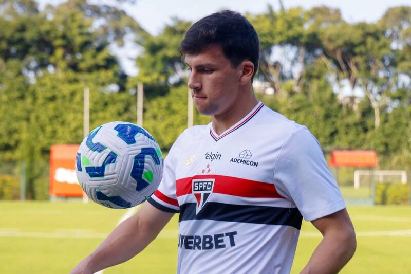 llega a Sao Paulo tras no ser considerado en River Plate.