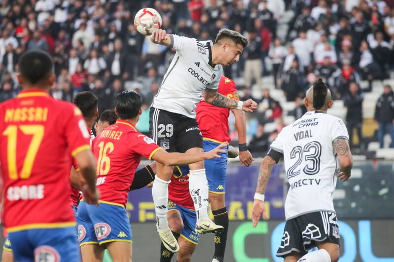 habló sobre el desempeño de sus delanteros en Colo Colo. Aton