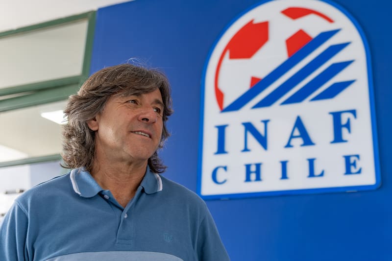 "Gareca me miró, no me pescó mucho y hasta ahora, nunca se acercó al INAF", expresa el académico que lidera la formación de DT en Chile.