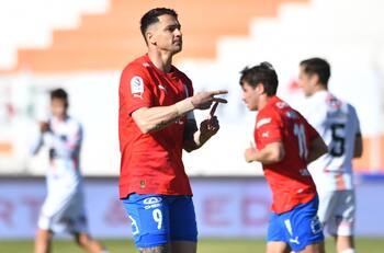 Histórico de la UC ya se imagina a Fernando Zampedri como el 9 de la Selección Chilena
