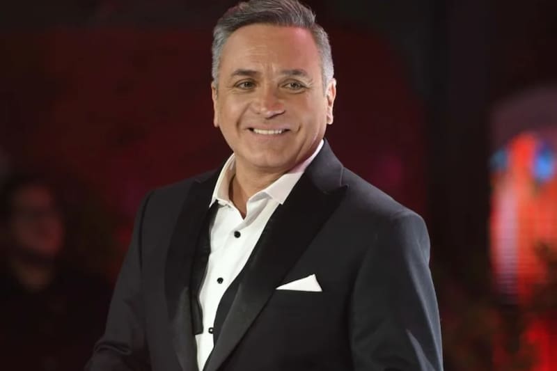 y su moderna camioneta.