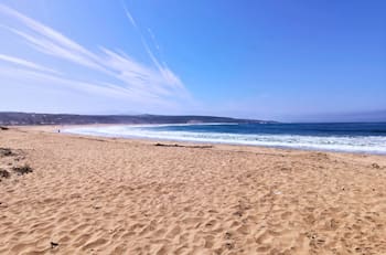 A menos de 2 horas de Santiago: Esta playa apta para el baño es la mejor para visitar en febrero