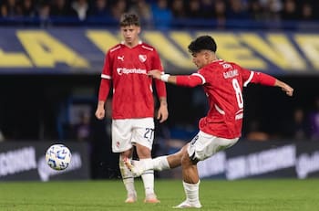 El chileno que pudo cambiar el futuro de Independiente y ahora se llena de críticas en Argentina