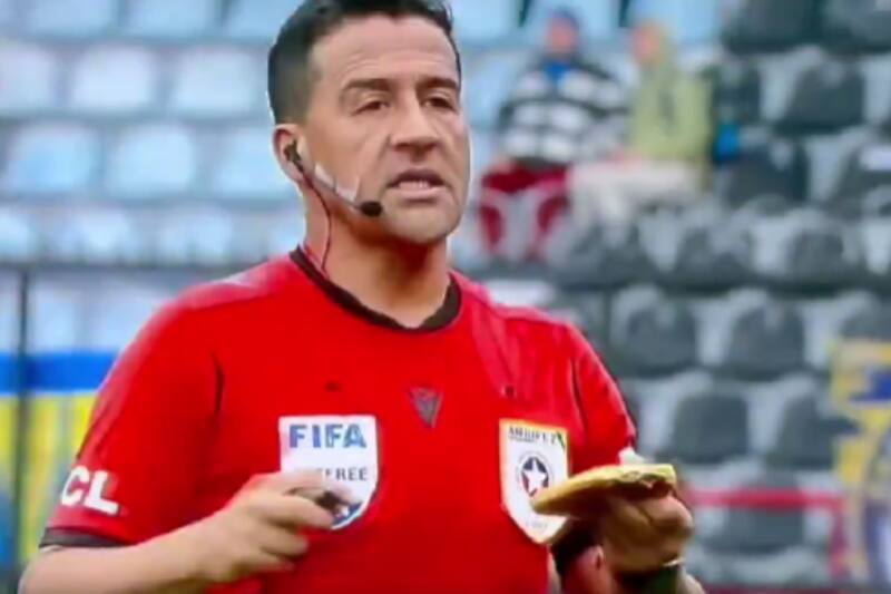 Martín Parra recibió una sopaipilla en el CAP de Talcahuano.