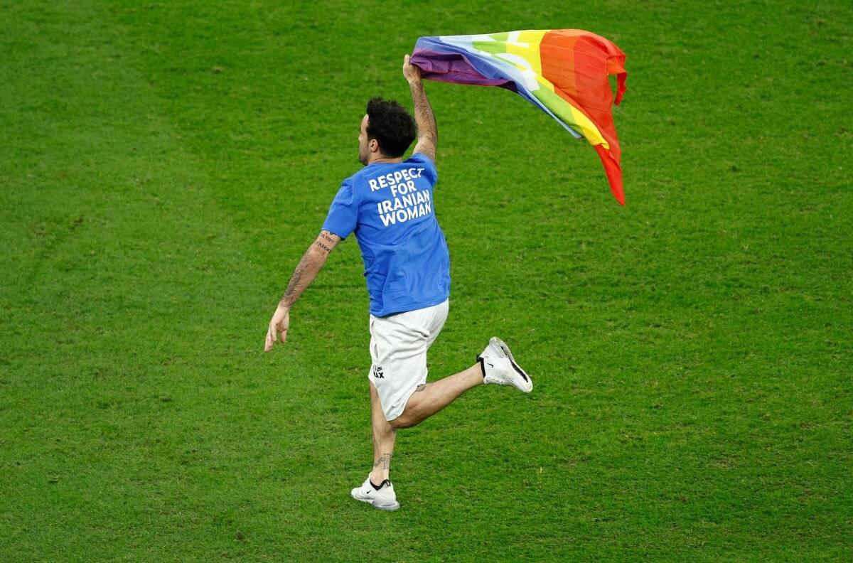 La inesperada sanción que recibió el invasor del campo en el duelo de Portugal ante Uruguay