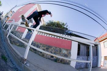 Documental protagonizado por skaters muestra los mejores paisajes de Chile
