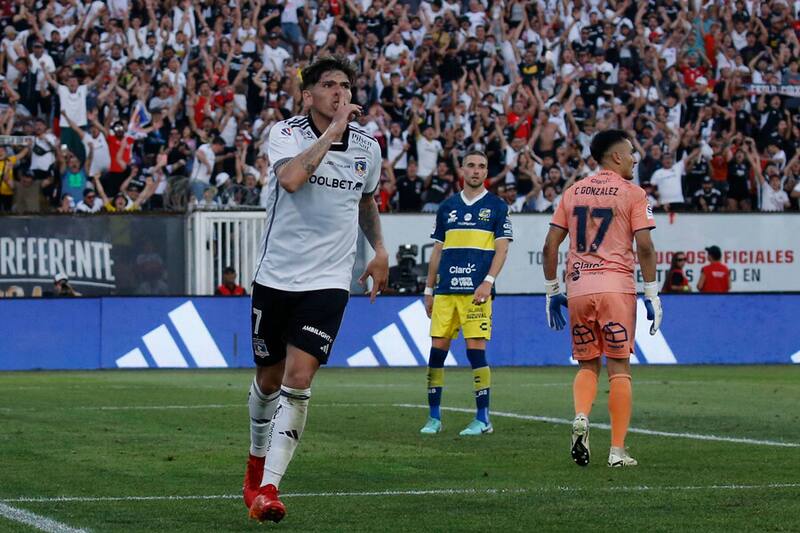 Colo Colo venció a Everton, en un duelo en que los viñamarinos terminaron con 9 futbolistas en cancha. Foto: Aton.