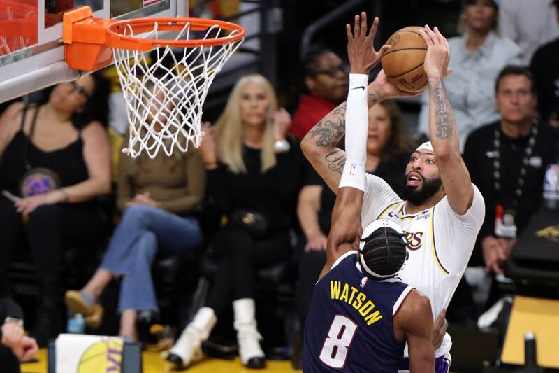 Lakers lograron descontar la serie contra los Nuggets Foto: EFE