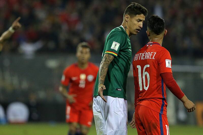 jugando el polémico partido contra Chile.