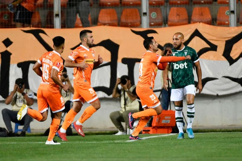 El delantero Matías Ballini se fue de Cobreloa tras lograr el ascenso a Primera División. Foto: Agencia Aton.
