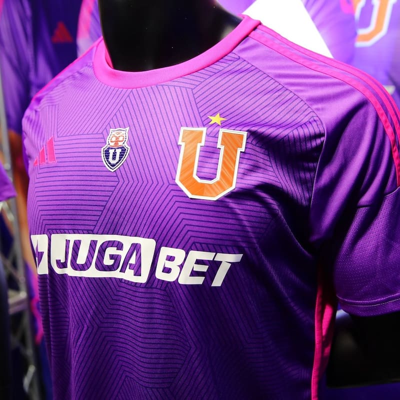 Nueva camiseta morada de la U.