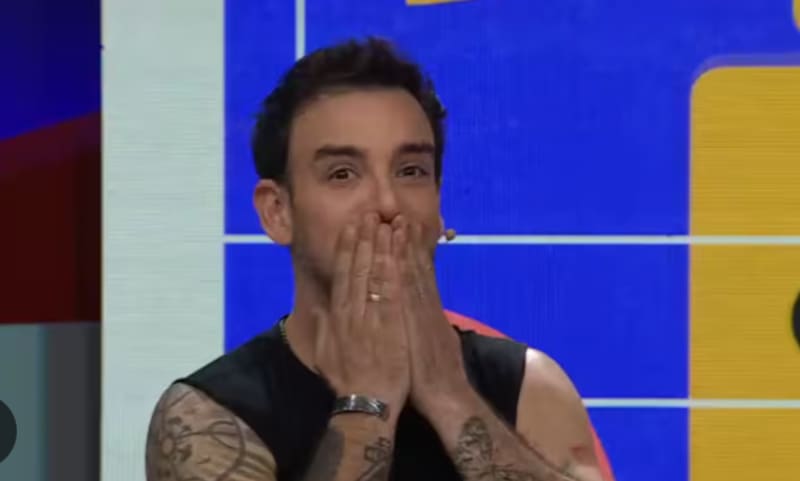 El bailarín reveló con quien tuvo un romance en Rojo.