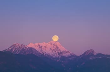 Luna Rosa: ¿Cuándo y a qué hora se podrá ver en Chile el fenómeno astronómico?