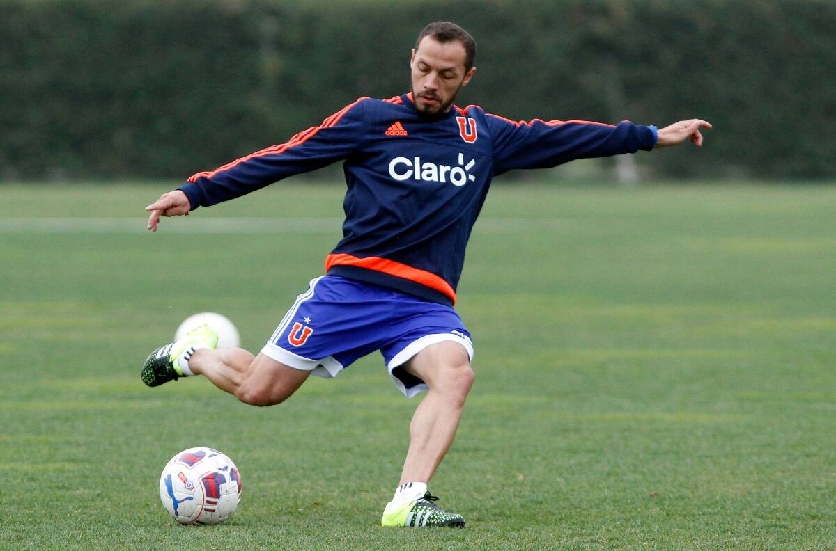 ¿Pensando en la U? Marcelo Díaz se despidió de Libertad y tiene vía libre para volver al fútbol chileno