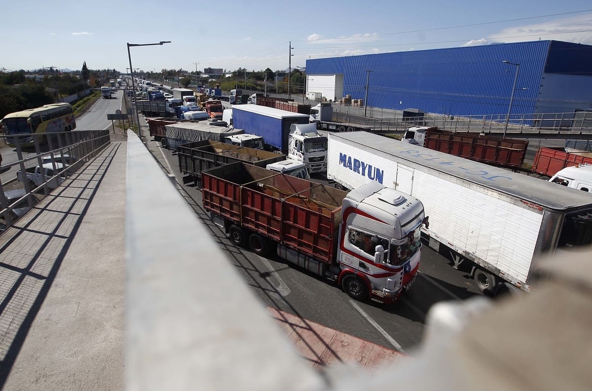 Empresa CMPC advierte posible cierre de sus plantas si no se finalizan las movilizaciones del sur