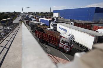 Empresa CMPC advierte posible cierre de sus plantas si no se finalizan las movilizaciones del sur