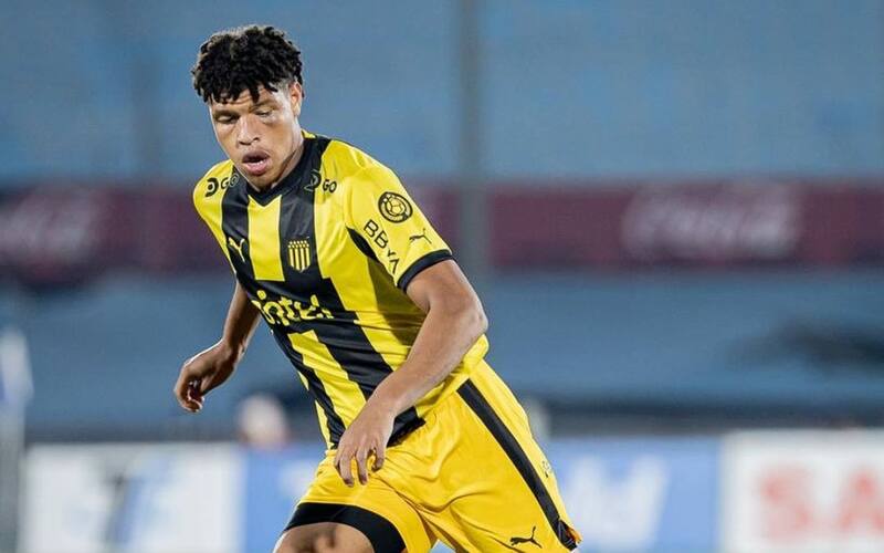 es nuevo refuerzo de Everton.