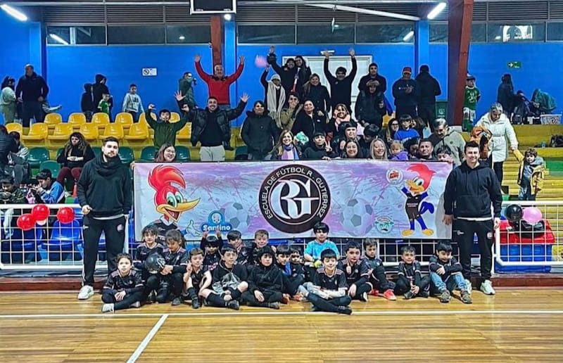 Roberto Gutiérrez y su escuela en Curacaví.