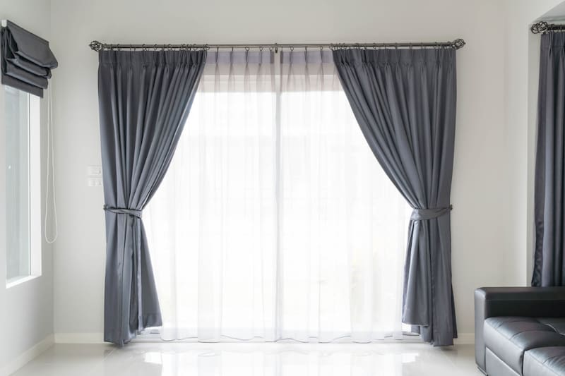 Tener cortinas térmicas también es un buen método.